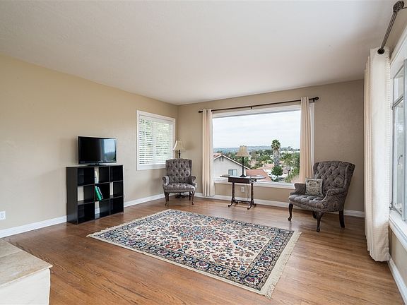 5th image of 831 Boyle Ave