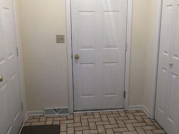 5th image of 31 Old Birch Ln