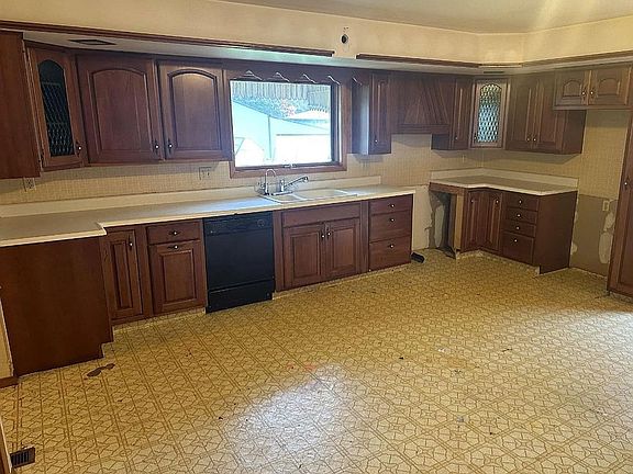 4th image of 305 W Athens St