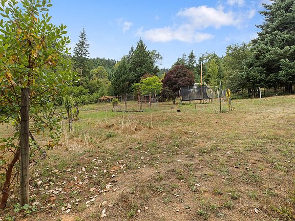 5th image of 484 Brimstone Rd