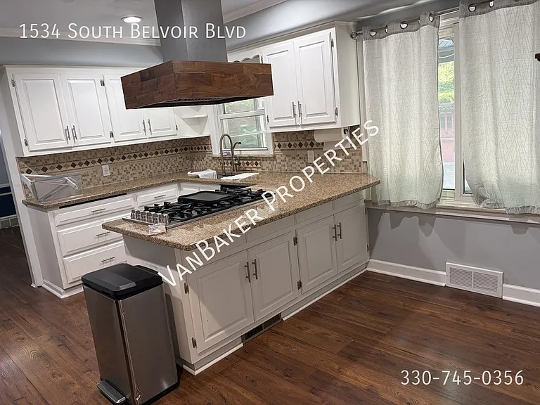 1534 S Belvoir Blvd — Photo 2