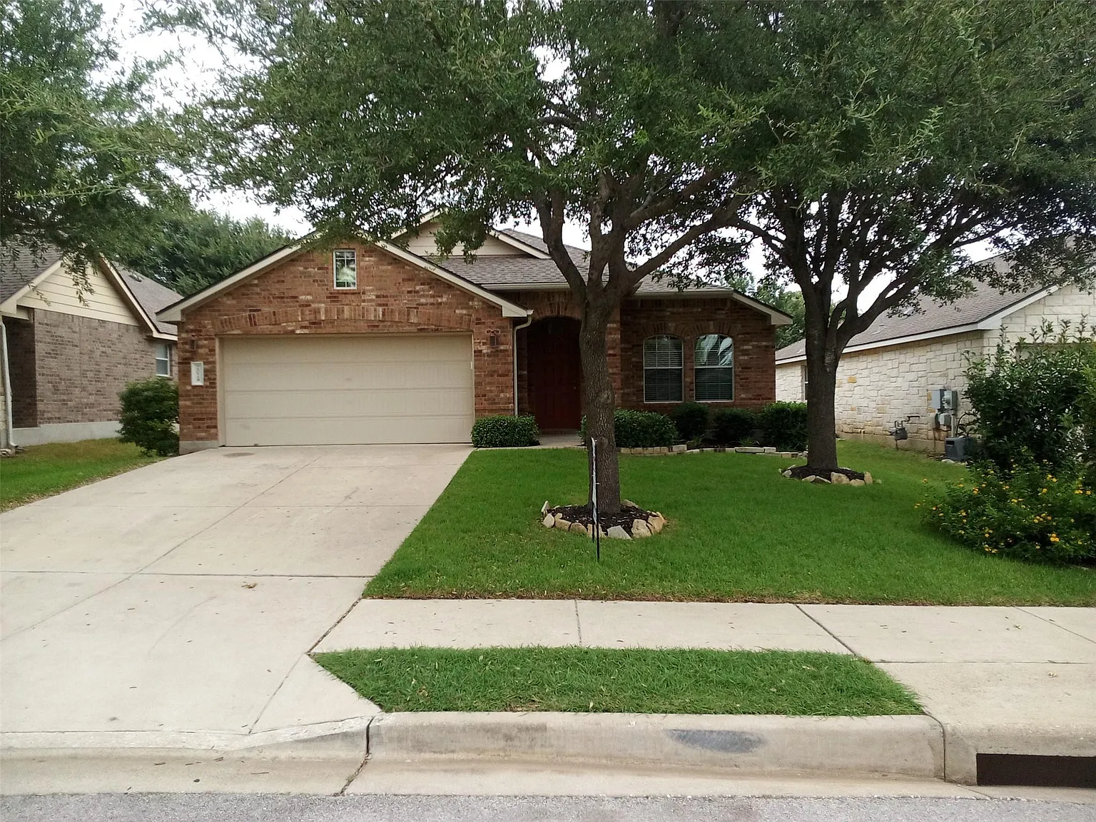 3 bed, 2.0 bath, 1919 sqft, $2,000 — Photo 1