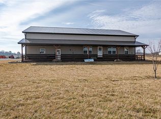 1634 E 500 North Rd, Cowden, IL 62422