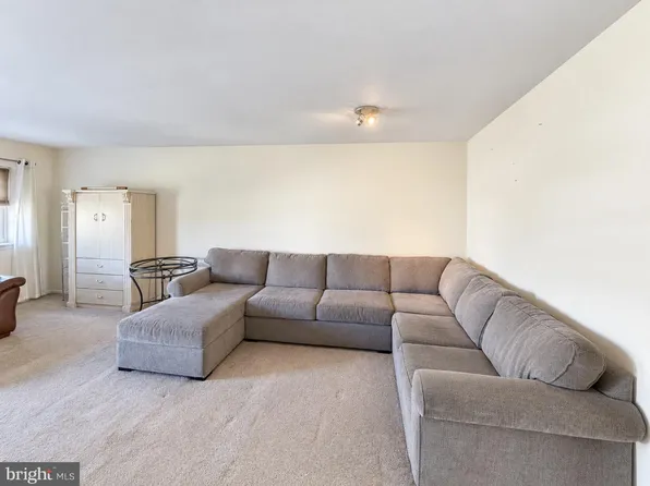 1009 Hillsboro Ct, Sewell, NJ 08080