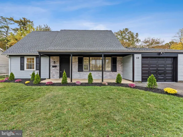 10 Glover Ln, Willingboro, NJ 08046