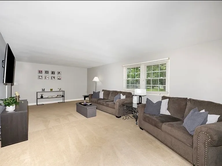 183 Monarch Rd — Photo 2