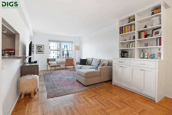 Sold by Digs Realty Group | media 1