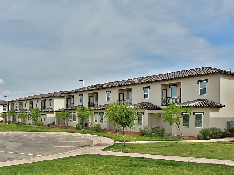 Bella Estancias Apartment Homes — Photo 9