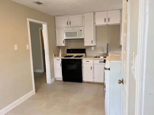 905 E Crestwood Dr #B, Victoria, TX 77901