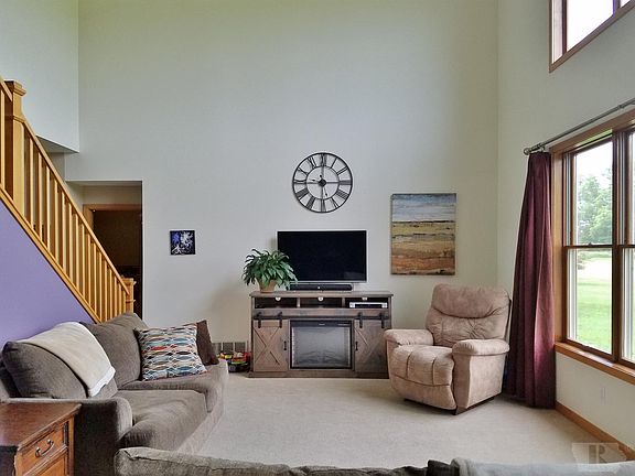 5th image of 104 Hill Rose Ln