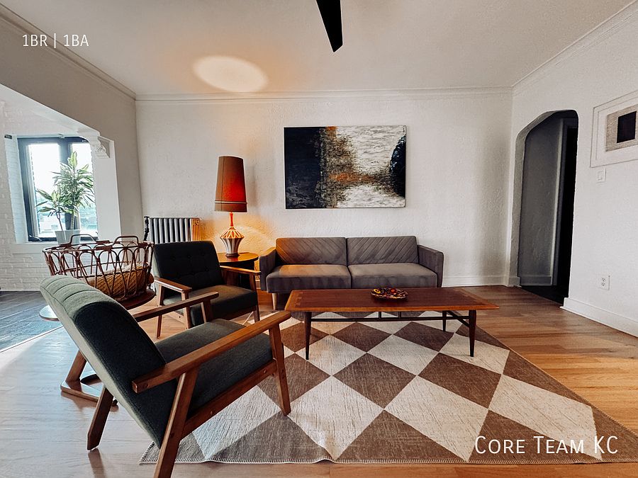 1st image of 702 W 48th St #105