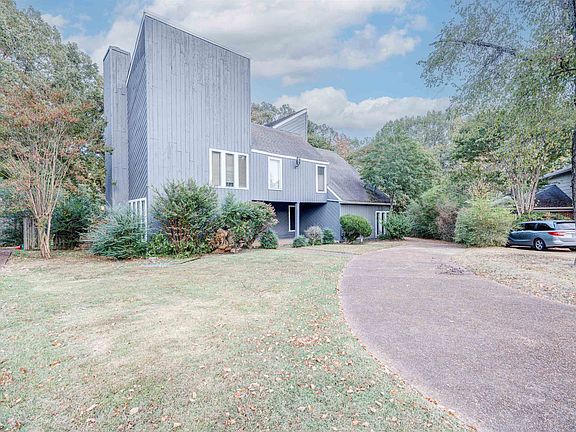 2nd image of 2302 Londonderry Ln