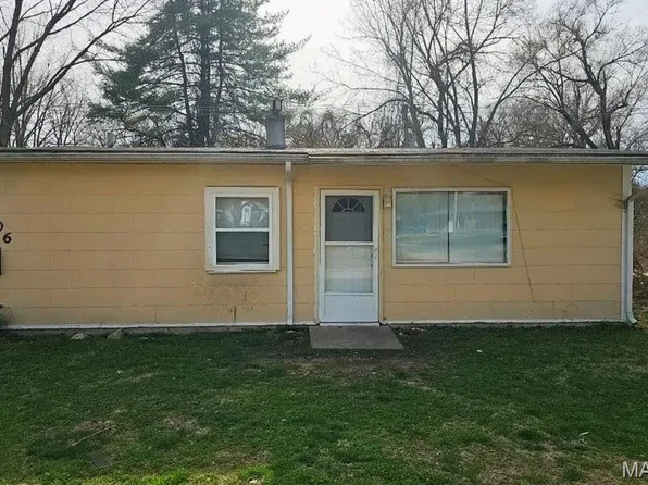1206 Saint Michael Dr, Cahokia, IL 62206