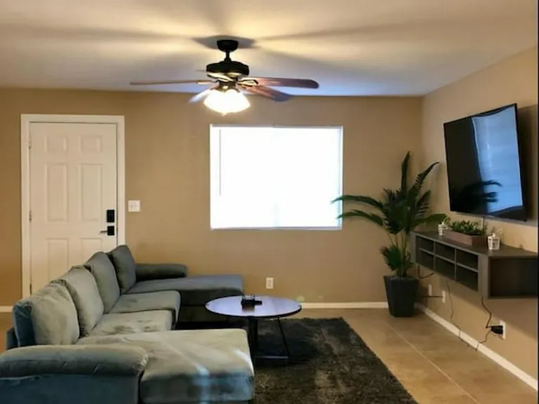173 Wayfarer Ln — Photo 2