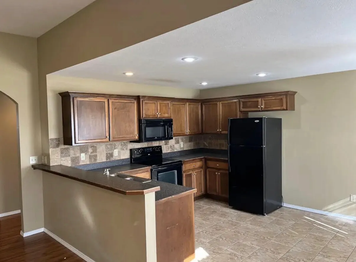 4 bed, 1595 sqft, $1,950 — Photo 3