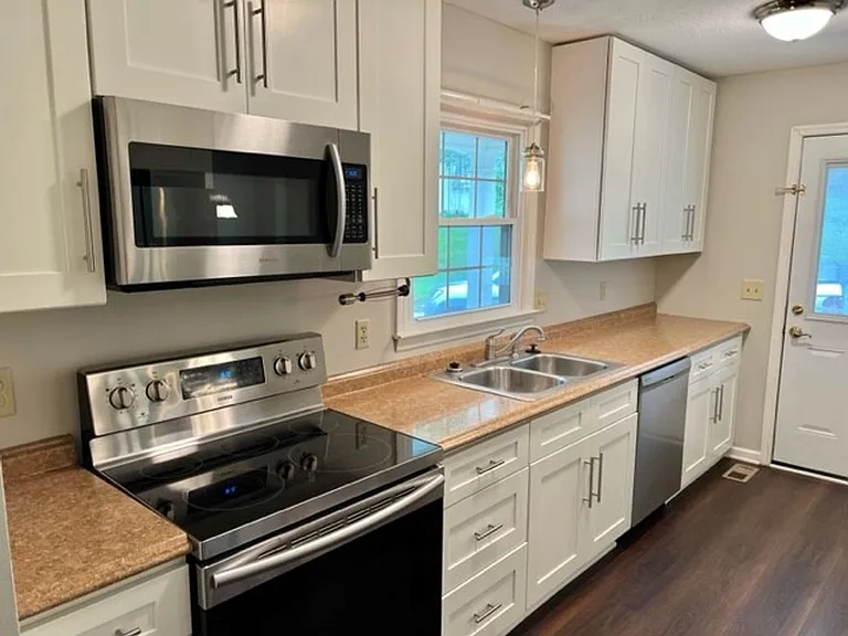 720 Eugenia Ct — Photo 9