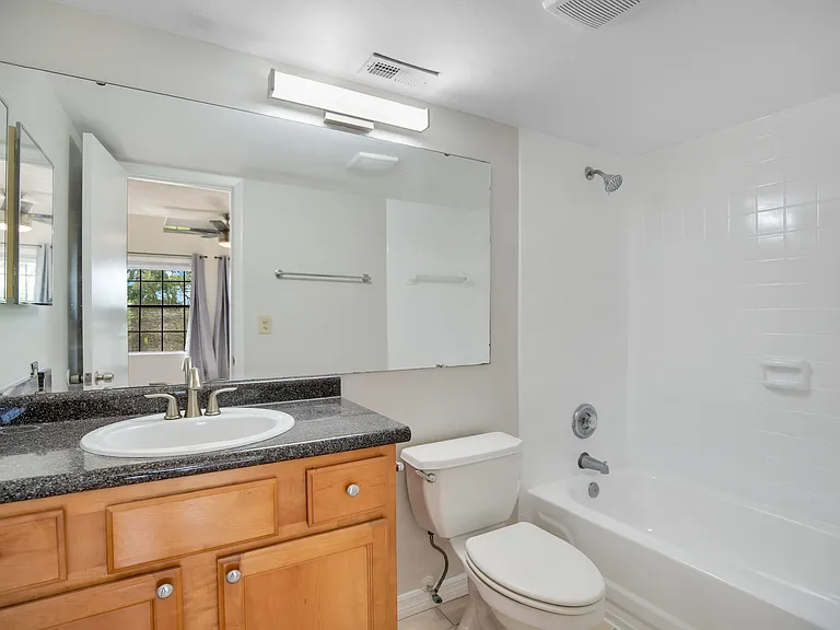 305 Lakepointe Dr #104 — Photo 7