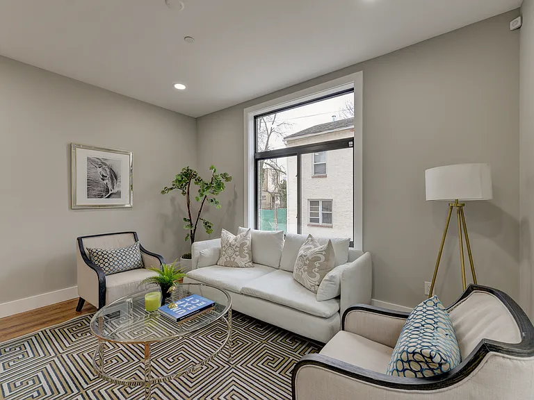 135 E Springer St — Photo 20
