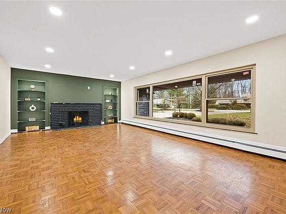 3rd image of 910 Worton Park Dr