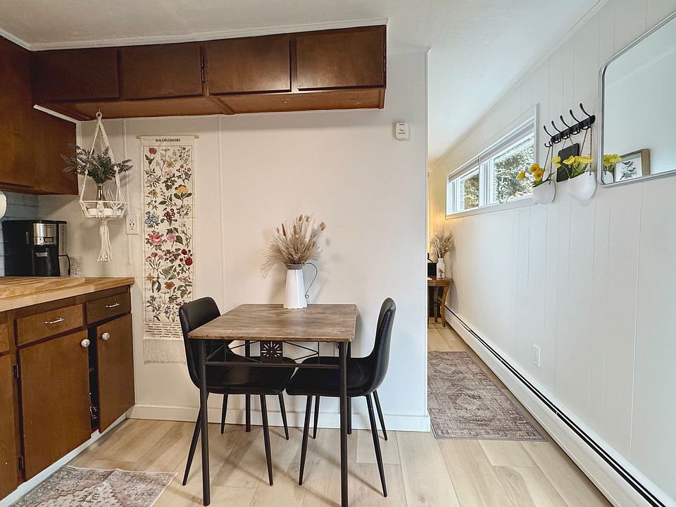 View of the hall leading to the bed/living area. Several windows make the space nice and bright.