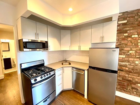 4th image of 245 E 39th St APT 4B