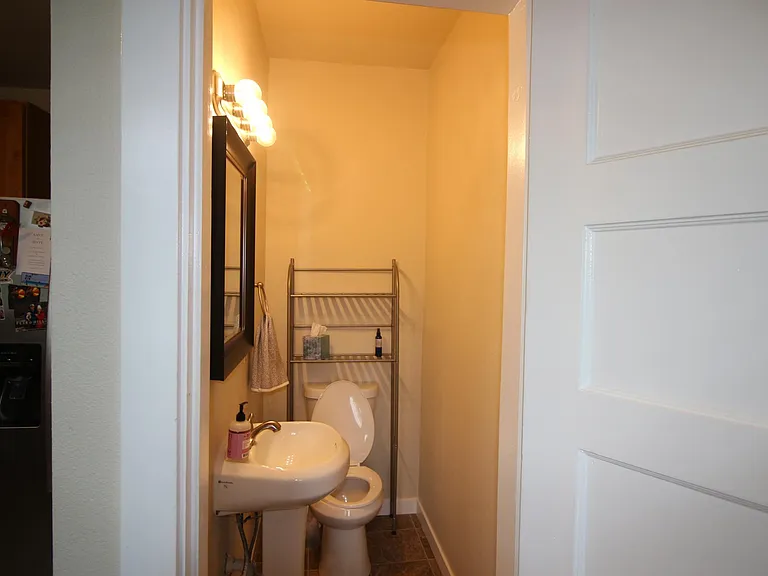 1407 S 9th St — Photo 9