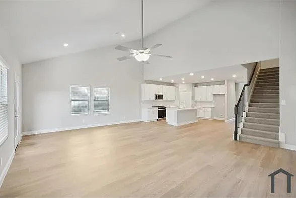 5 bed, 3100 sqft, $4,000 — Photo 4