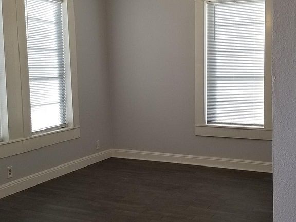 3rd image of 702 Carolina St