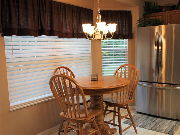 3rd image of 5618 Crooked Pine Ln
