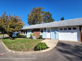 858B Thornhill Ct, Lakewood, NJ 08701