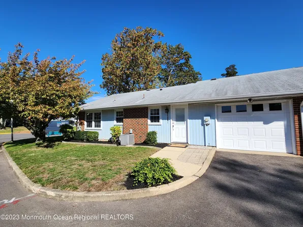 858B Thornhill Court, Lakewood, NJ 08701