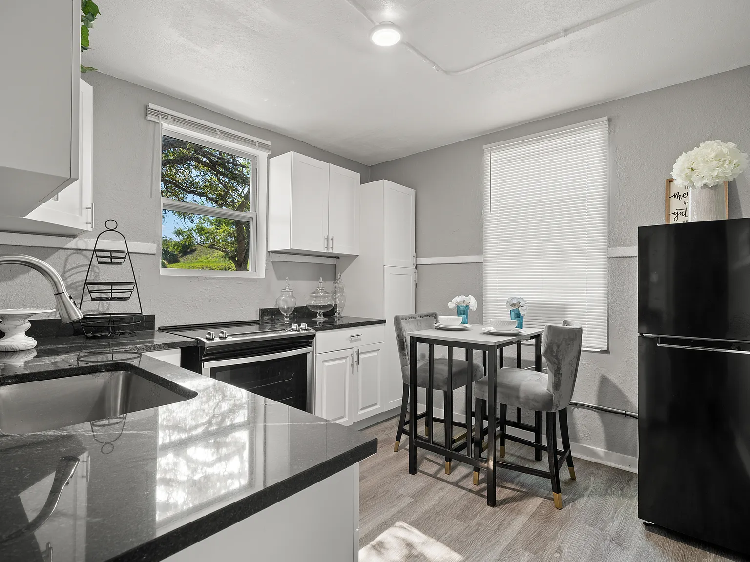 2 bed, 775 sqft, $1,995 — Photo 2