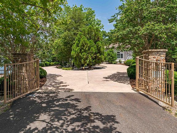 3rd image of 10 Guindola Ln