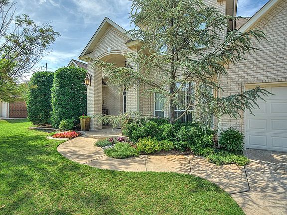 3rd image of 1308 SW 134th Ter