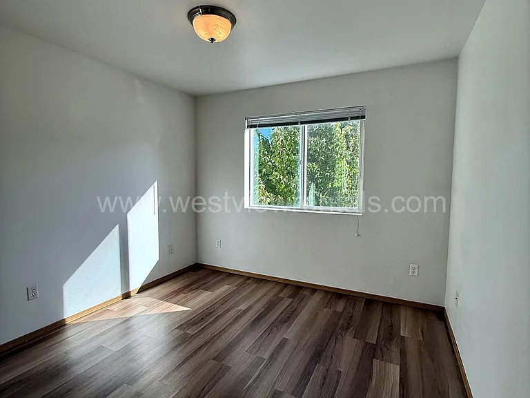 524 32nd St #305 — Photo 14