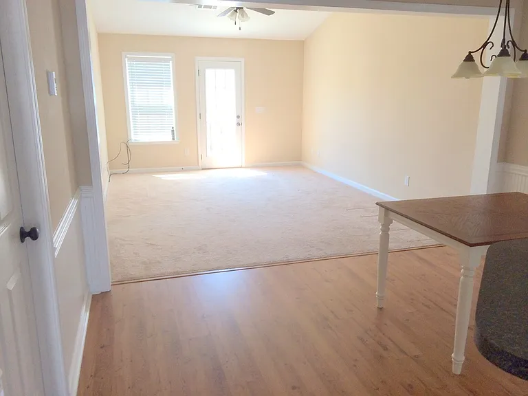 221 Sunview Dr — Photo 2
