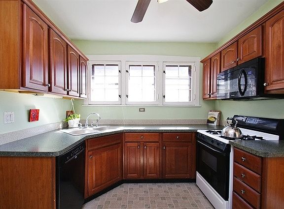 5th image of 2555 W Farwell Ave