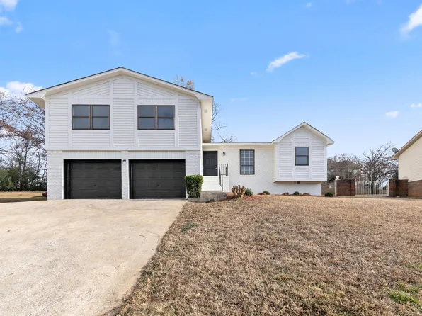 13 Royal Coach Cir, Bessemer, AL 35022