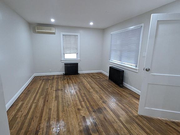 4th image of 619 Lindegar St