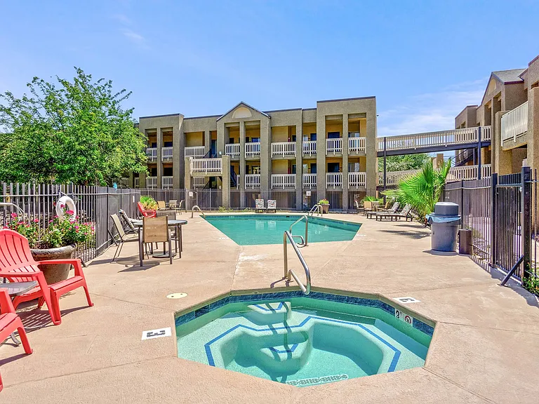 Pavilions at Pantano Apartments — Photo 7