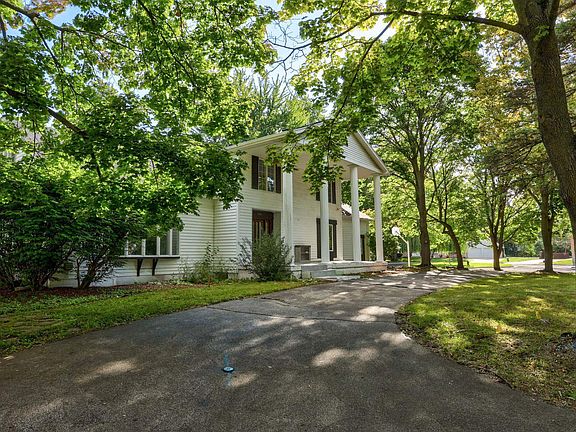 3rd image of 3298 Foss Dr