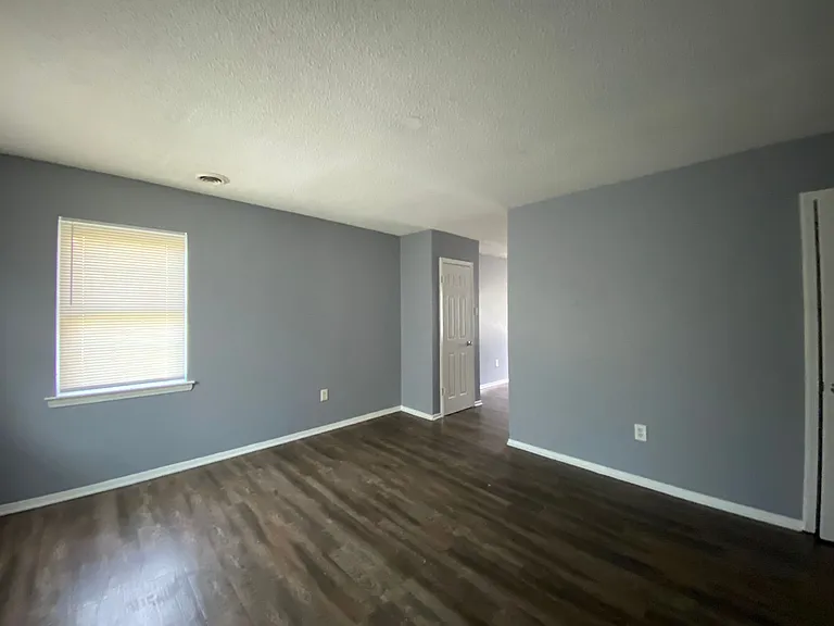 1154 Western Park Dr — Photo 4