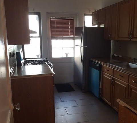 3rd image of 71 Tompkins Ave APT 1