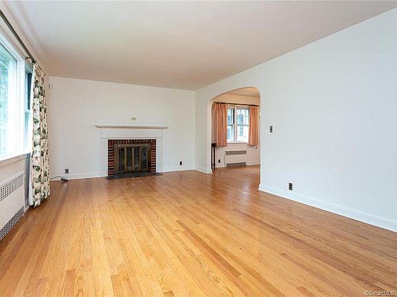 4th image of 27 Ayres Dr