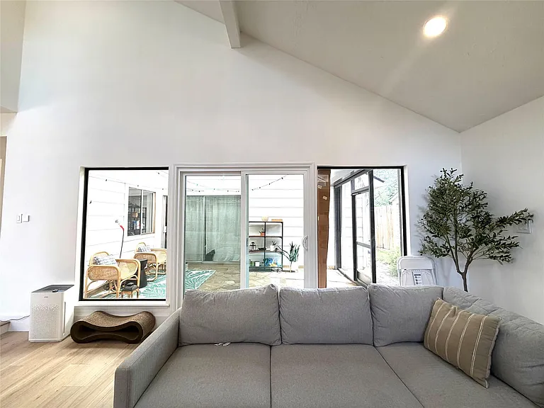 13914 Swiss Hill Dr — Photo 10