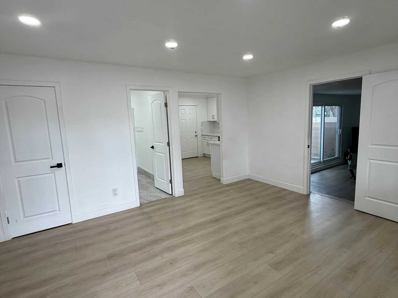 3 bed, 1415 sqft, $3,700 — Photo 3