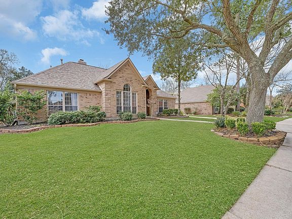 3rd image of 4406 Island Hills Dr