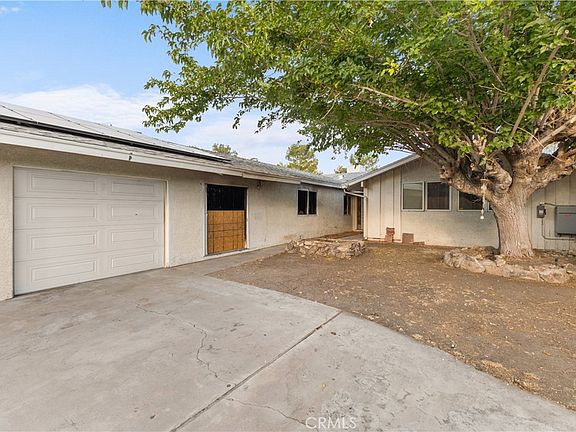 3rd image of 16092 Lakewood Pl