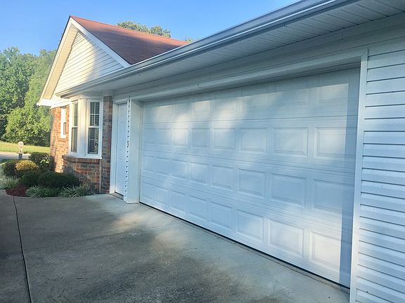 3rd image of 1609 Bridlewood Dr