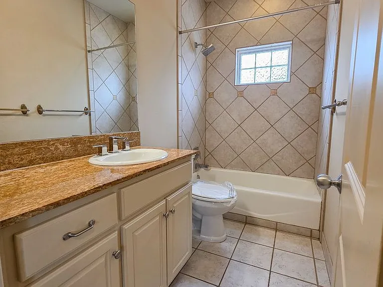 4515 Avenue G #B — Photo 6